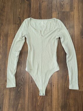 American Eagle Outfitters Ribbed Long Sleeve Bodysuit in Sage Green